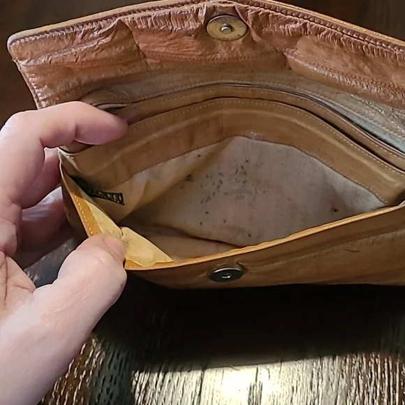 Genuine EEL wallet Made in Korea tan incredibly soft in good preloved condition - Picture 7 of 13